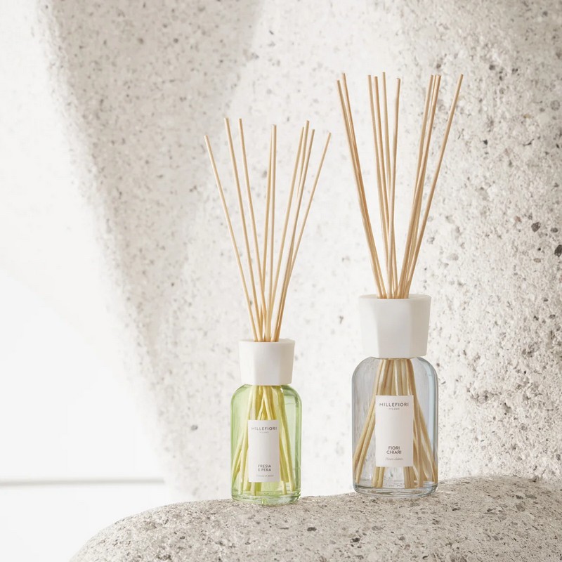 Diffusore di fragranza Millefiori Fresia e pera da 100 ml con bastoncini